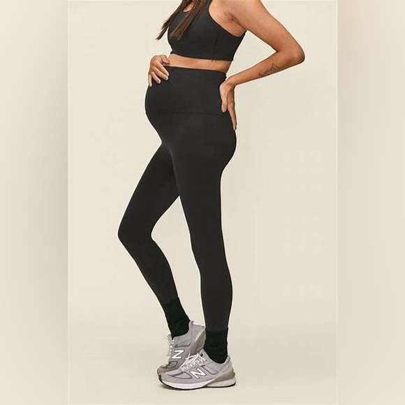 Time and Tru maternity leggings. Excellent conditiin . Used once .  size small - Picture 3 of 6